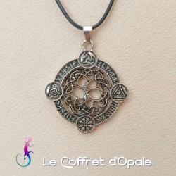 Collier et pendentif rond...