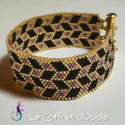 Bracelet brodé à la main...